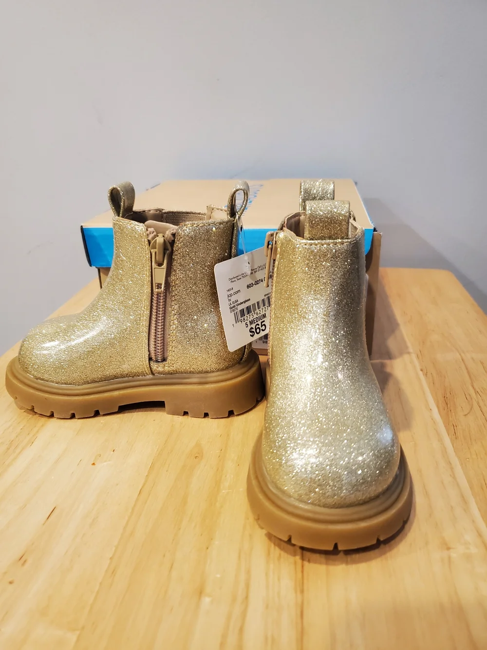 Kids Chelsea Boots in Gold Glitter with Lug Sole NWT